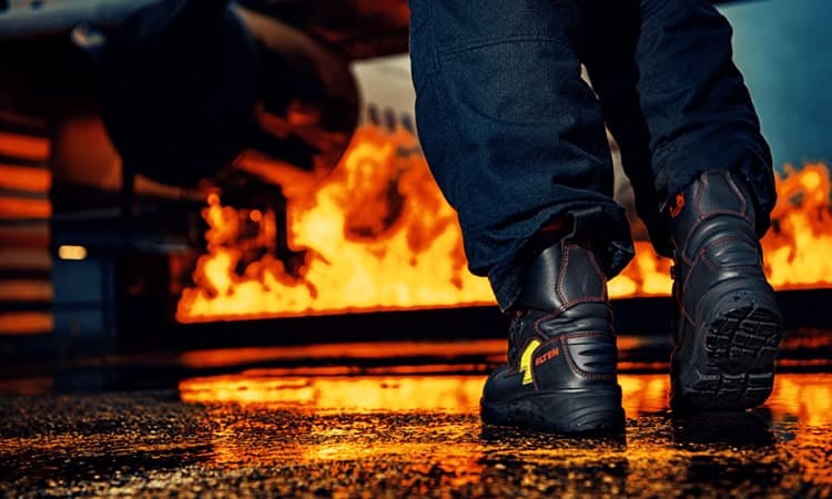 کفش ایمنی آتشکاری در صنایع